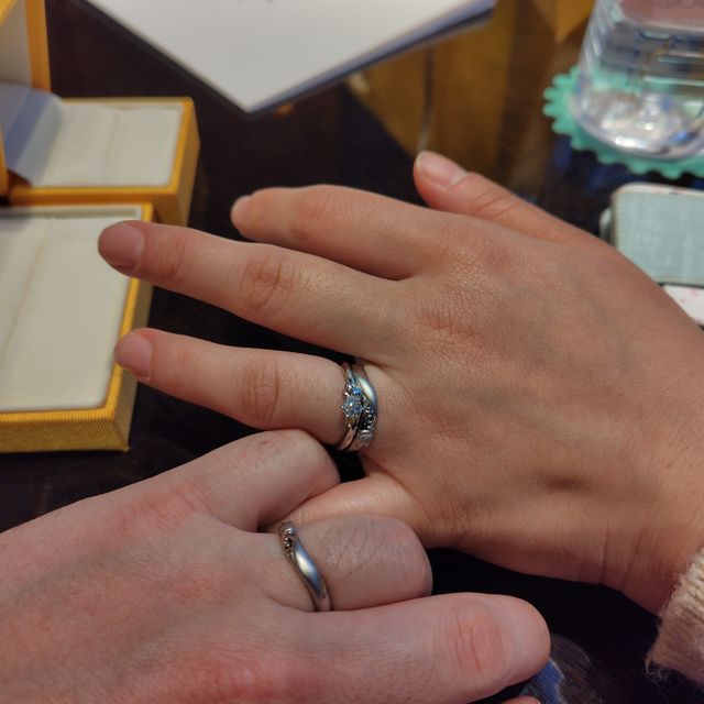 【ケイウノ ブライダル(K.UNO BRIDAL)の口コミ】 フルオーダーメイドでデザインしました。
デザインは自分たちで草案を描い…