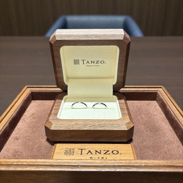 【TANZO.(鍛造指輪)の口コミ】 つけ心地がよく、ダイヤを入れたのでキラキラしていて素敵。シンプルでも…
