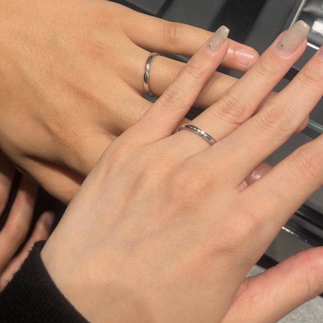 【エクセルコダイヤモンド(EXELCO DIAMOND)の口コミ】 シンプルで上品で、毎日つけても飽きない結婚指輪です！サイドにミル加工…