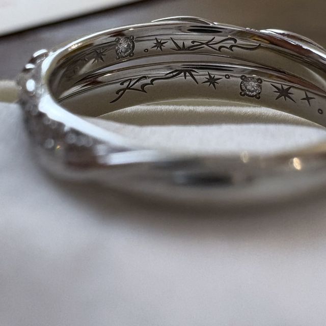 【ケイウノ ブライダル(K.UNO BRIDAL)の口コミ】 通常のデザインから、セミオーダーでダイヤモンドの数を増減できることで…