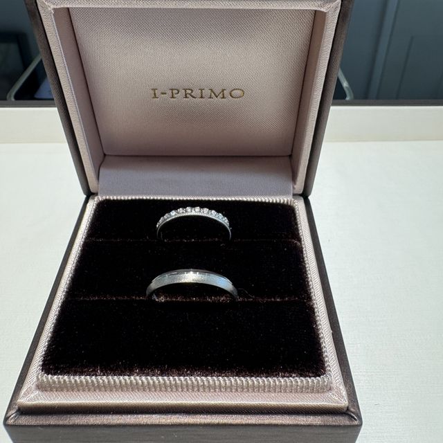 【アイプリモ(I-PRIMO)の口コミ】 女性用は、ハーフエタニティーのため、とてもキラキラしていて可愛らしい…