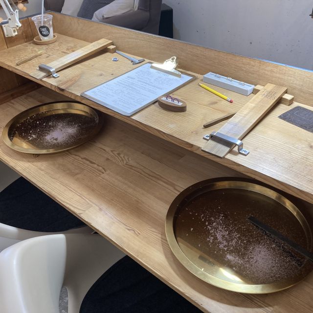 【THREE TREES(スリーツリーズ)の口コミ】 ワックスの輪っかをサイズに合うよう削っていくのですが、私たちはお互い…