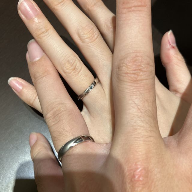 【TANZO.(鍛造指輪)の口コミ】 同じマットの加工でかつ、妻の指輪には自分の好きな色のダイヤモンドをワ…