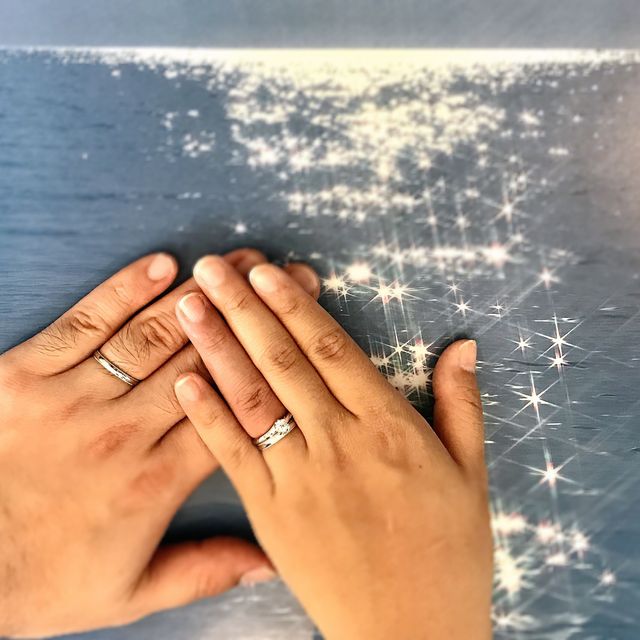 【銀座ダイヤモンドシライシの口コミ】 1番の決め手はリングの滑らかさでした。リングの内側まで丸みがあるため肌…