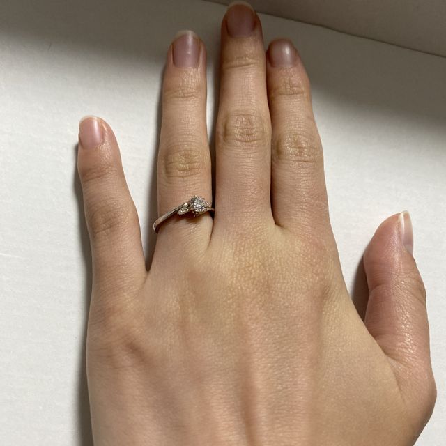 【出雲結(いずもゆい)の口コミ】 　ピンクゴールドをあしらったデザインが特別感があっていいです。真ん中…