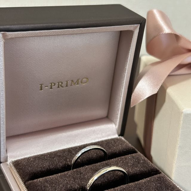 【アイプリモ(I-PRIMO)の口コミ】 ストレートの指輪でありながら、ダイヤが斜めのラインを描いていて動きが…