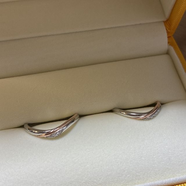 【ケイウノ ブライダル(K.UNO BRIDAL)の口コミ】 パートナーの希望が、ピンクゴールドが映えダイヤがあしらわれているもの…