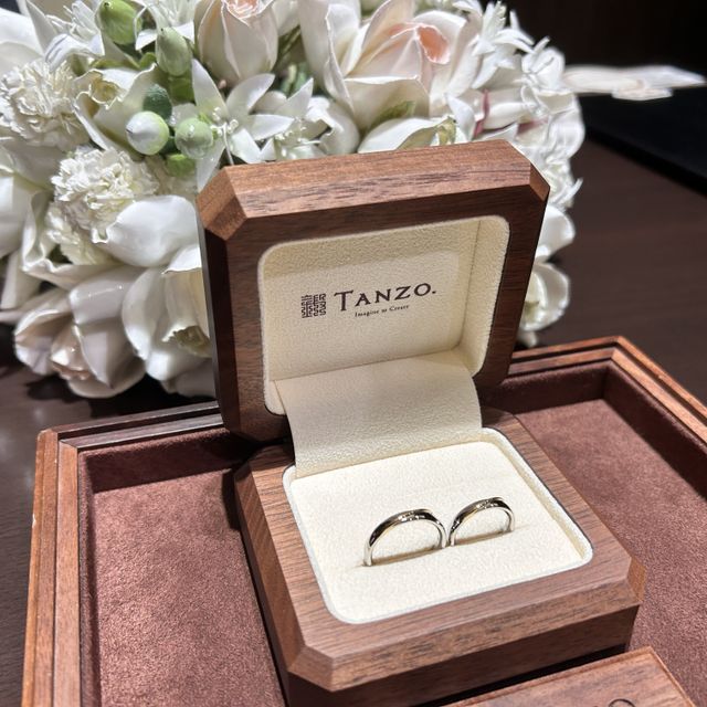 【TANZO.(鍛造指輪)の口コミ】 シンプルな平甲丸ストレートにグリーンゴールドの金線を斜めにつけてもら…