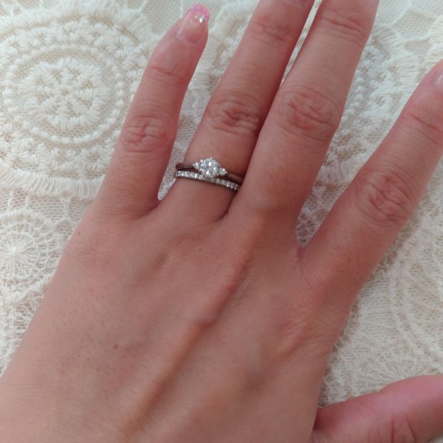 【アイプリモ(I-PRIMO)の口コミ】 結婚指輪も婚約指輪もアイプリモで揃えました。
それらに重ねられるハーフ…