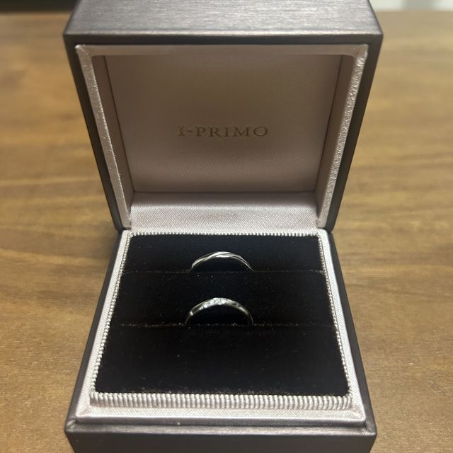 【アイプリモ(I-PRIMO)の口コミ】 指輪のふちが細く、ウェーブタイプのデザインのため
手を握りしめても違和…