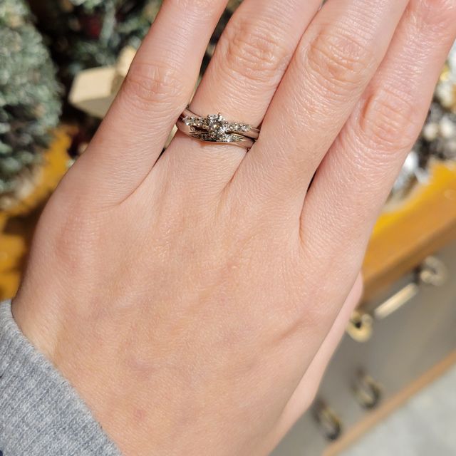 【銀座ダイヤモンドシライシの口コミ】 私が細身のデザインが好みだったのと、ダイヤの入ったものが欲しいと思い…