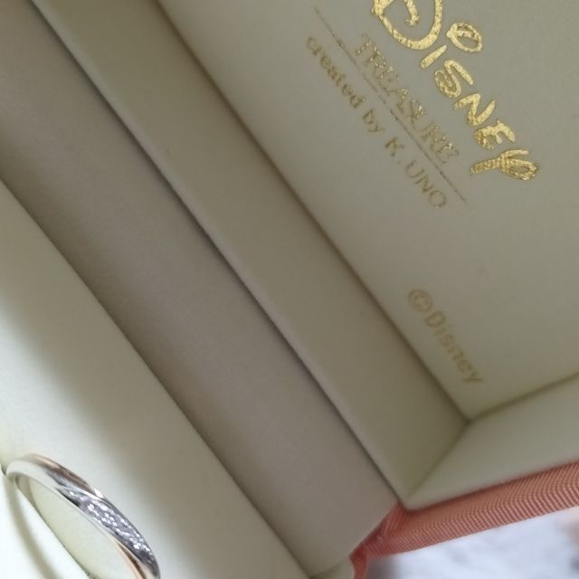 【ケイウノ ブライダル(K.UNO BRIDAL)の口コミ】 写真だとわかりずらいが、少し捻れているので、個性のあるデザインになっ…