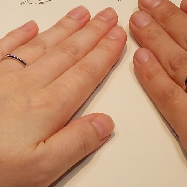 【アイプリモ(I-PRIMO)の口コミ】 シンプルでありながら、ダイヤがキラキラと光るデザインが魅力的でした。…