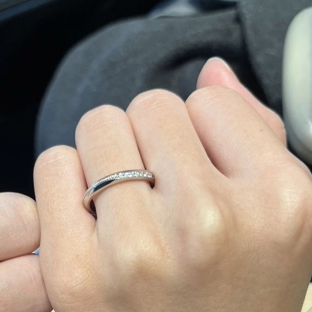 【エクセルコダイヤモンド(EXELCO DIAMOND)の口コミ】 シンプルで少しアンティークさもあるミルグレインの模様が美しくとても可…