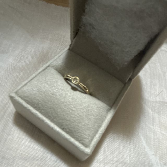 【mina.jewelry(ミナジュエリー)の口コミ】 デザインがシンプルかつ王道な感じです。
ですがシンプルなのに、形を変え…