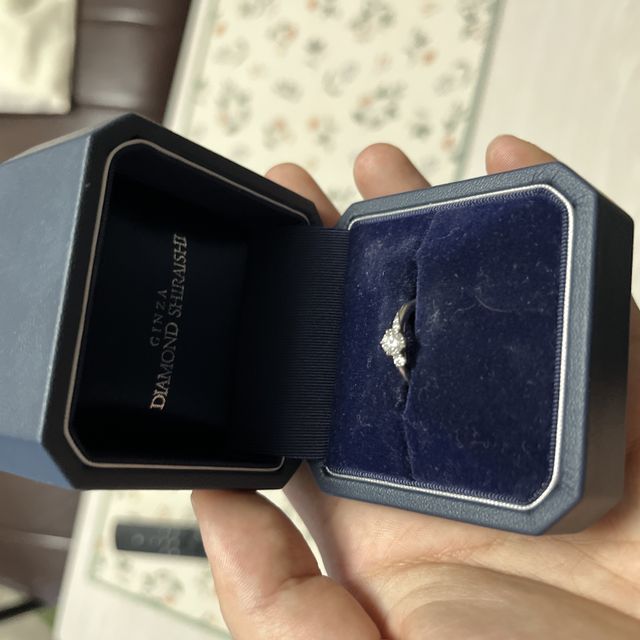 【銀座ダイヤモンドシライシの口コミ】 輝きがとても良い。角度によって色彩が目まぐるしく変化するまさにプリズ…