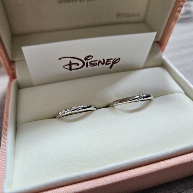 【ケイウノ ブライダル(K.UNO BRIDAL)の口コミ】 新郎用はDisneyのTiedwithLoveのものを、新婦用は既存のデザインをモチー…