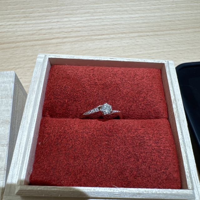 【出雲結(いずもゆい)の口コミ】 デザイン性がありつつシンプルで、着け心地もとても良いです。特別な時に…