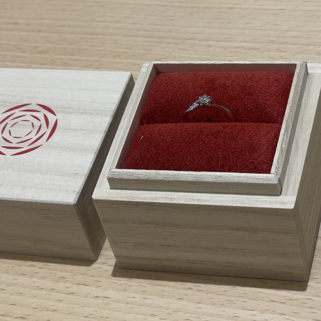 【出雲結(いずもゆい)の口コミ】 動きのあるデザインの指輪を2人で探していて色々なお店を探しており、彼女…