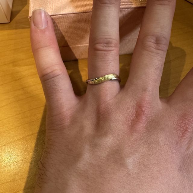 【ケイウノ ブライダル(K.UNO BRIDAL)の口コミ】 自分の指が短くて、いろんな店舗で着用しても似合う形がなかったです。
ス…