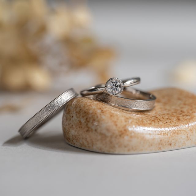 【Cayof(カヨフ)の口コミ】 婚約指輪を普段から着用したかったため、結婚指輪と重ねて着けられるデザ…