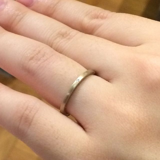 【AbHeri(アベリ)の口コミ】 側面の模様のデザイン、太さ、色など、つけた時に指に馴染む感じで可愛か…