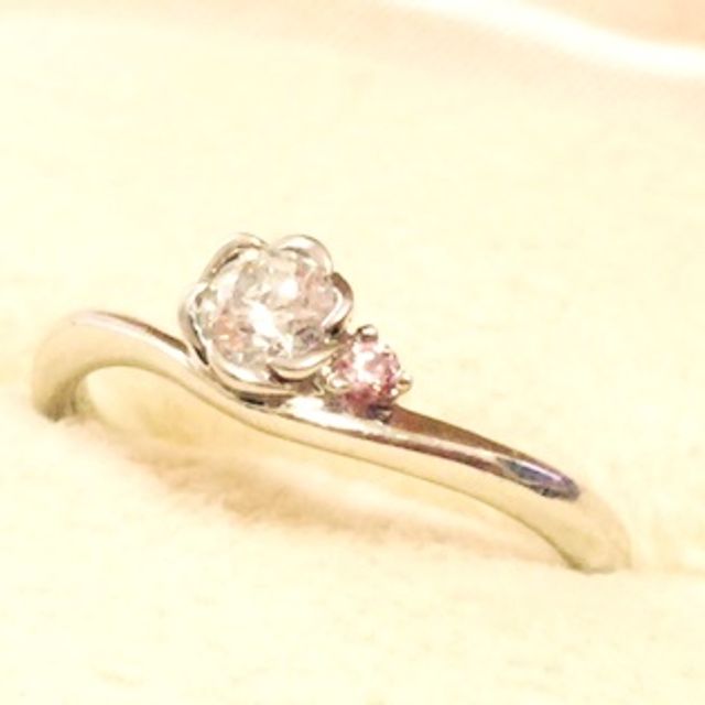 【TRECENTI(トレセンテ)の口コミ】 雑誌の広告でこの指輪を見て一目ぼれして店舗に行きました。
他店を２店み…