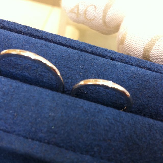 【4℃ BRIDAL(ヨンドシーブライダル)の口コミ】 主人とペアでつけたかったので お互いに違和感のないシンプルなリングを探…