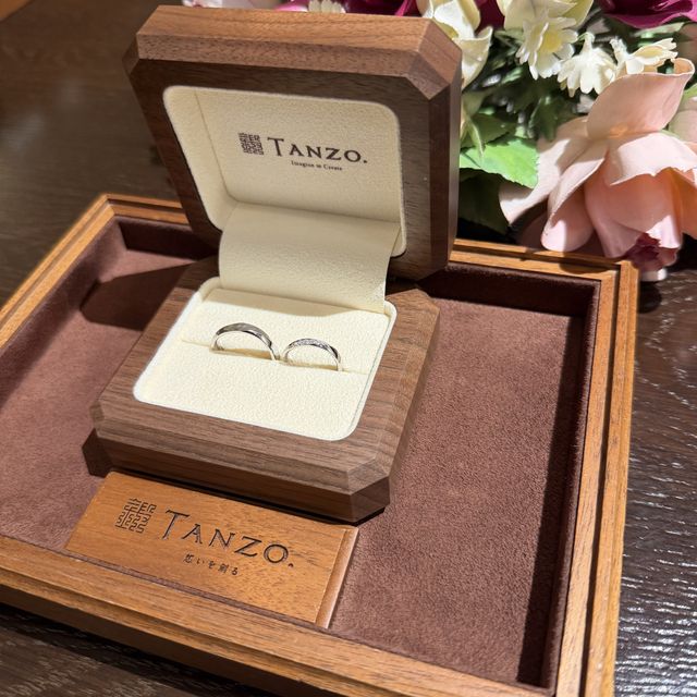 【TANZO.(鍛造指輪)の口コミ】 希望だったSカーブのデザインで、材質はプラチナにしました。当初はダイヤ…