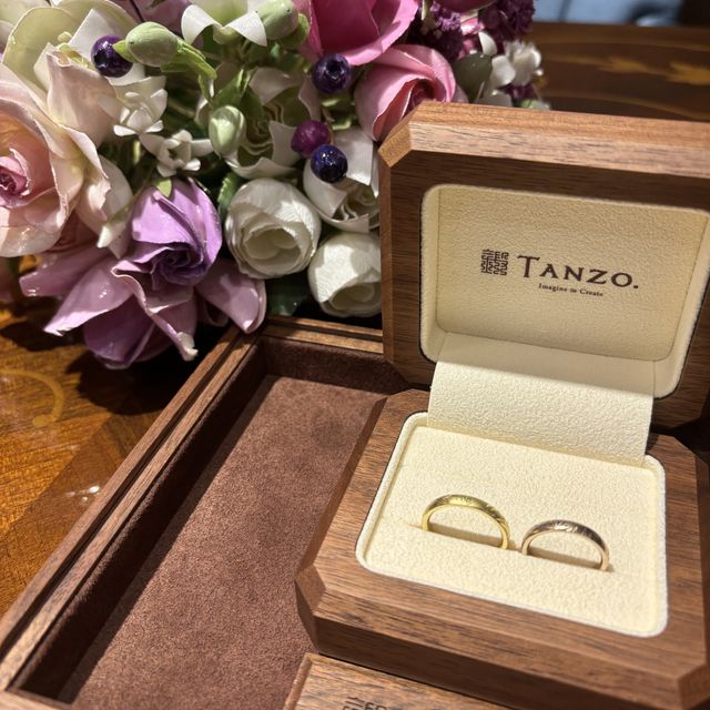 【TANZO.(鍛造指輪)の口コミ】 旦那さんの好きな植物と私の名前が季節に因んでいることから春夏秋冬の植…