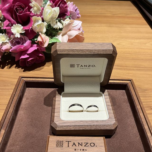 【TANZO.(鍛造指輪)の口コミ】 とにかく丈夫そうでツヤツヤで高級感があり、とても綺麗です。入籍指輪で…