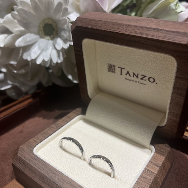 【TANZO.(鍛造指輪)の口コミ】 S字ウェーブで、そのウェーブに沿ってダイアモンドを埋めていただきました…