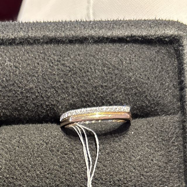 【ケイウノ ブライダル(K.UNO BRIDAL)の口コミ】 デザインが他になくすごく気に入り最後まで迷いました。4面あるのでいろい…