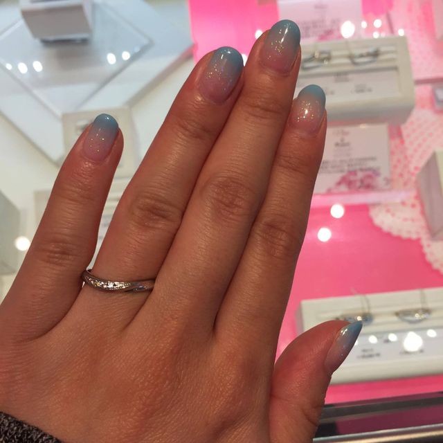 【JEWELRY  KAMATA(ジュエリーかまた)の口コミ】 カーブのフォルムが指の斜めのラインと並行になるから、きれいに見えるよ…