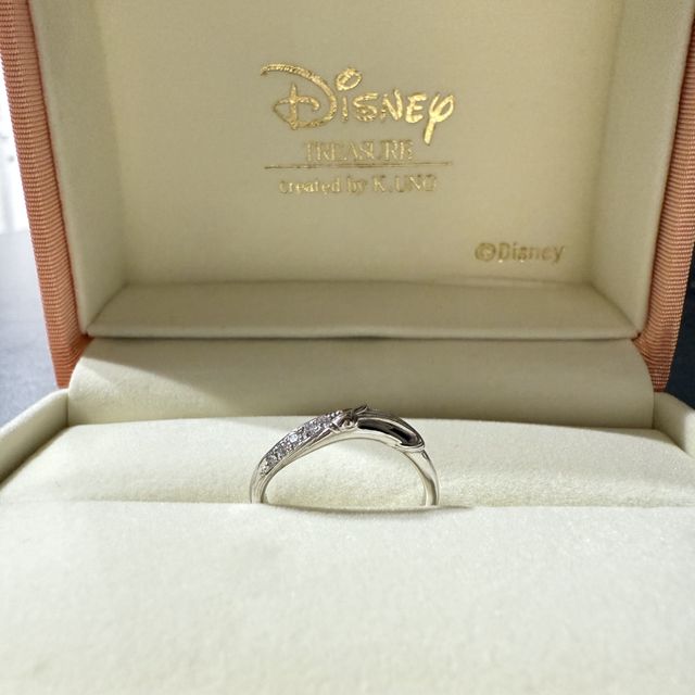 【ケイウノ ブライダル(K.UNO BRIDAL)の口コミ】 ディズニーのFANTASIAをモチーフにしたデザインの結婚指輪です。立体的で…