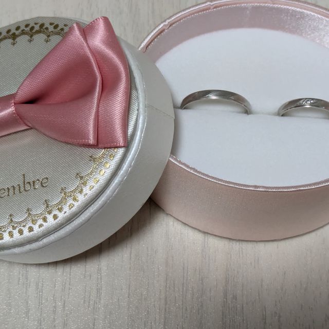 【insembre(インセンブレ)の口コミ】 実物は写真よりも柔らかい光で、普段使いしやすいところが気に入っていま…