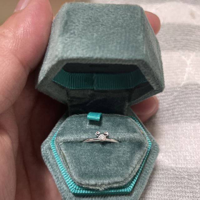 【ケイウノ ブライダル(K.UNO BRIDAL)の口コミ】 彼女も大満足でした。
ミッキーがとても可愛いです。シンプルでカラーバリ…