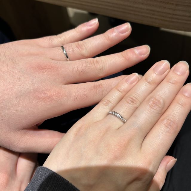 【出雲結(いずもゆい)の口コミ】 とにかくシンプルでとても気に入りました。男性と女性の指輪のモチーフが…