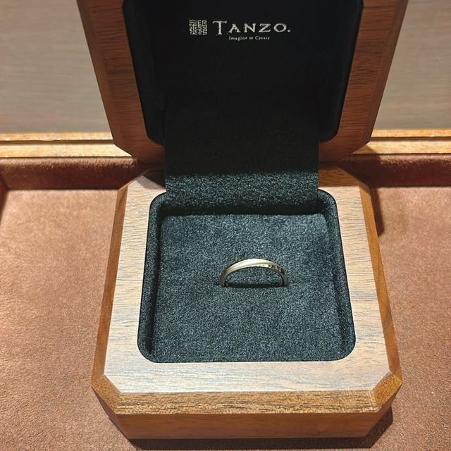 【TANZO.(鍛造指輪)の口コミ】 とても肌なじみの良いシャンパンゴールドが気に入りました。イエローゴー…