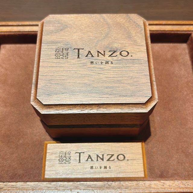 【TANZO.(鍛造指輪)の口コミ】 とても肌なじみの良いシャンパンゴールドが気に入りました。イエローゴー…