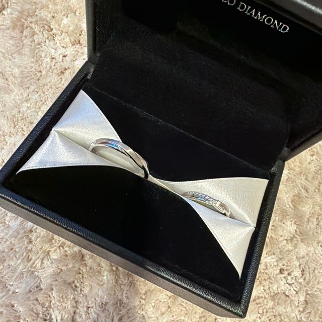 【エクセルコダイヤモンド(EXELCO DIAMOND)の口コミ】 シンプルながらも輝きとデザイン性に惹かれました。
周りからも見た時のキ…