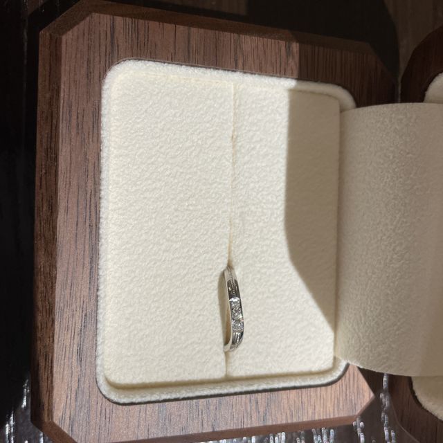 【TANZO.(鍛造指輪)の口コミ】 鍛造製法で耐久性があり、ゆがんでダイヤ落ちや傷の心配が少なく毎日つけ…