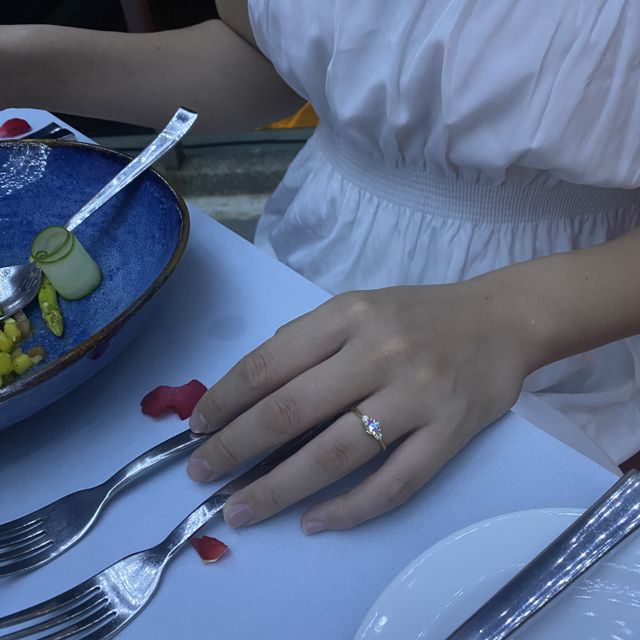【アイプリモ(I-PRIMO)の口コミ】 ダイヤモンドがすごく素敵でした。彼女もすごく嬉しがってくれてこの指輪…