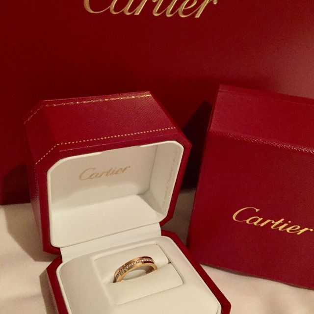 【カルティエ(Cartier)の口コミ】 結婚指輪はプラチナ派の方が多いかと思いますが、普段身に付けるアクセサ…