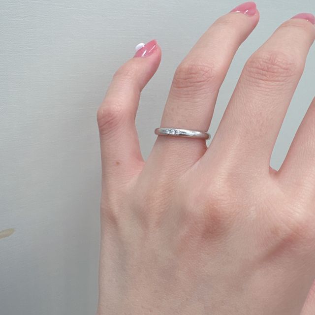 【銀座ダイヤモンドシライシの口コミ】 3粒ダイヤのシンプルな指輪ですが、常にキラキラ輝いているのでお気に入り…