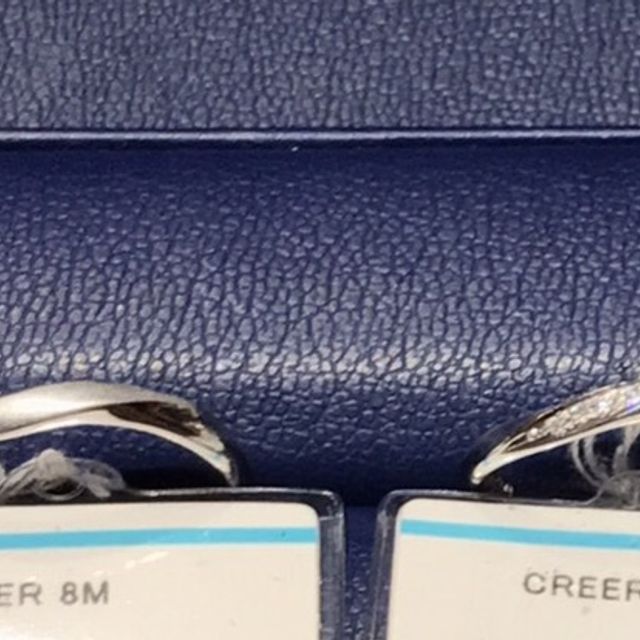 【銀座ダイヤモンドシライシの口コミ】 指にはめたときの自然なウェーブが気に入りました。別ブランドで購入した…