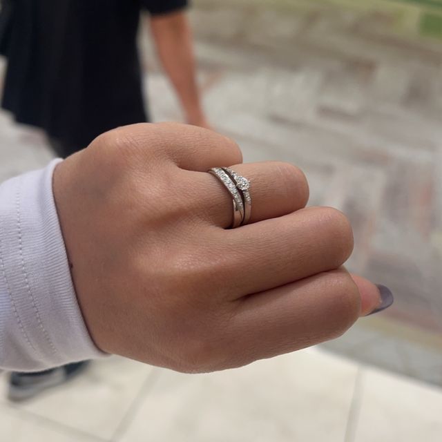 【ヴァンドーム青山(VENDOME AOYAMA)の口コミ】 婚約指輪と重ね付けするつもりでデザイン選んでおりましたがそんなこと考…