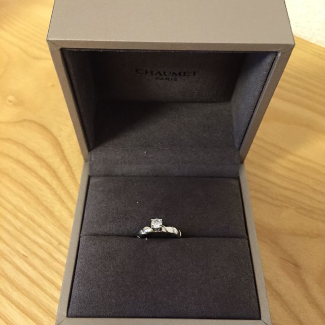 【ショーメ(CHAUMET)の口コミ】 個性的なデザインをしているが、シンプルでどんな服装やシーンにもマッチ…