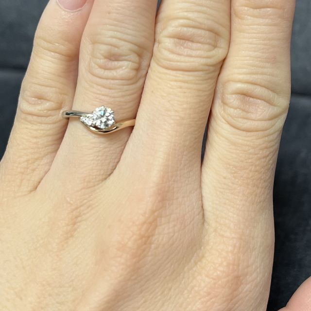 【MACHERIE(マシェリ)の口コミ】 ねじり具合がとにかく可愛いです。指につけた時のフィット感とおしゃれ度…