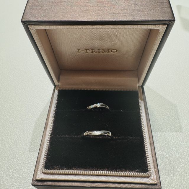 【アイプリモ(I-PRIMO)の口コミ】 ウェーブのデザインに女性はダイヤモンド、男性はマット加工がされていて…